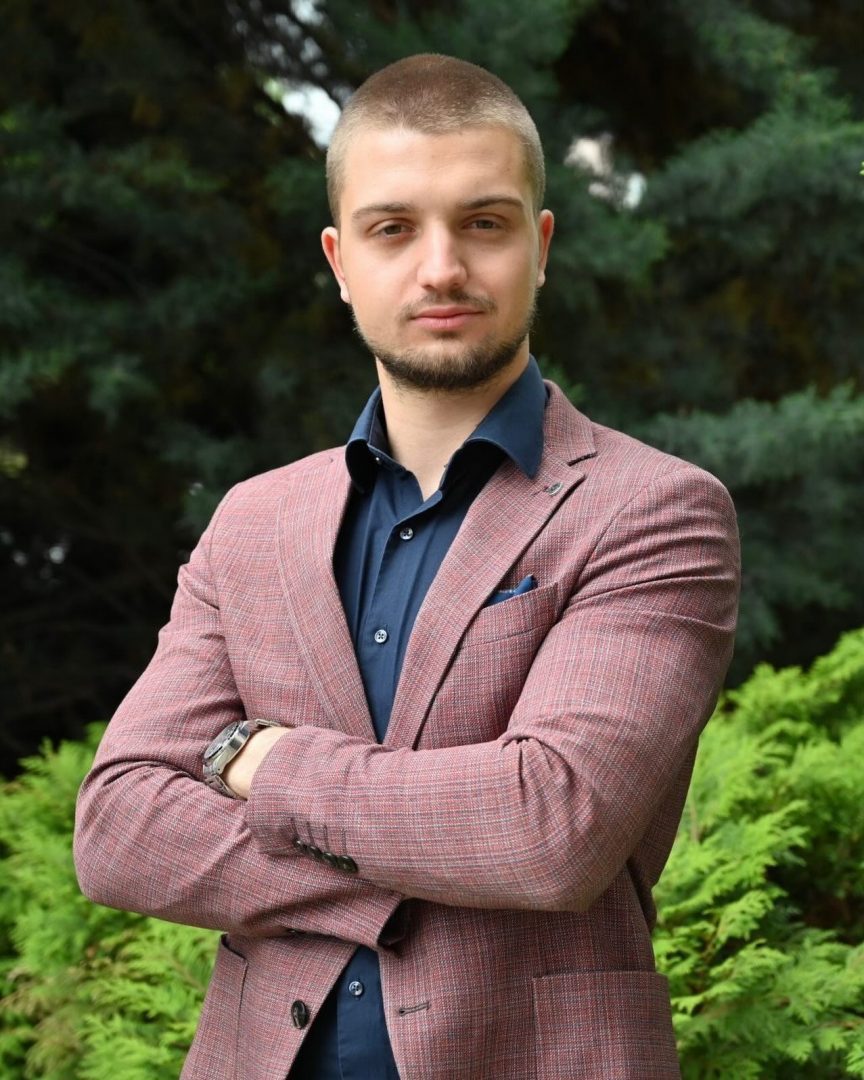 Днес, Калоян Стефанов – председател на Студентски съвет при УНСС празнува своя рожден ден! 🎉

Пожелаваме му здраве, устрем и увереност във всяка следваща стъпка. 🌟 Нека усилията му продължават да дават резултати, а постигнатото да бъде само началото на още по-големи успехи. 📚 Нека всеки негов ден бъде изпълнен с вдъхновение, баланс и удовлетворение. ✨

Честит рожден ден, г-н Стефанов! 🎂