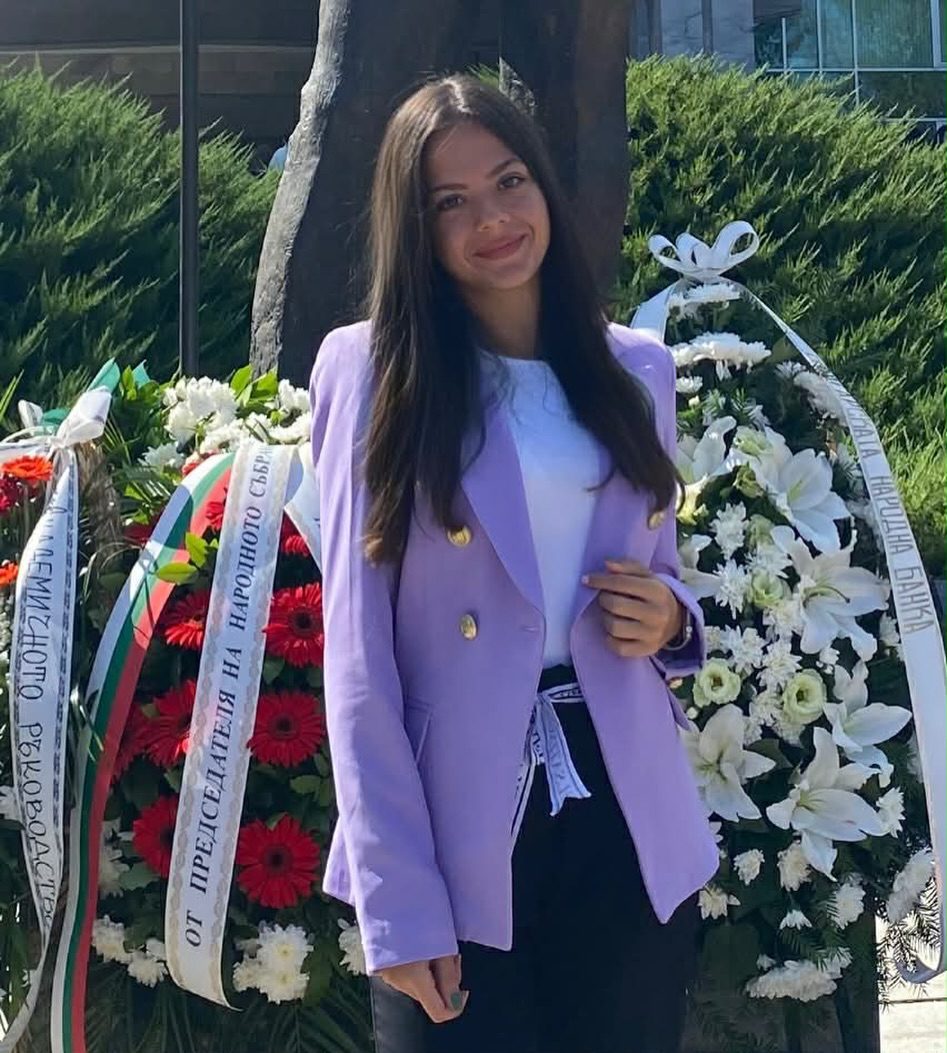 🎊 Днес, Пламена Панайотова – секретар на Студентски съвет при УНСС отбелязва своя рожден ден! 🎉

🌷 Пожелаваме ѝ крепко здраве, неизчерпаема енергия, увереност и много поводи за гордост – както в академичен план, така и извън него. 📚✨ Нека всеки нов ден ѝ носи вдъхновение, положителни емоции и успешно реализирани идеи! 🌈

🎂 Честит рожден ден, Пламена! 🎁