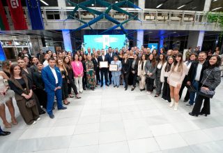 🎓Студентският съвет при УНСС имаше честта да се включи в официалната церемония по честването на 25-годишнината от създаването на Националното представителство на студентските съвети в Република България– единственият законоустановен орган за защита на правата и интересите на студентите в България. 🇧🇬✨

📚В навечерието на 1 ноември – Денят на народните будители, отбелязваме четвърт век от мисията на НПСС да обединява и подкрепя студентите в цялата страна, обединявайки всички 51 студентски съвета от висшите училища в България.🤝🎉

👏 Горди сме, че УНСС има своето заслужено място в историята на НПСС, като четирима от председателите на организацията са представители на УНСС:
	•	🎓 Васил Паличев (2004–2005 г.)
	•	🎓 Даниел Йорданов (2006–2008 г.)
	•	🎓 Даниел Парушев (2020–2024 г.)
	•	🎓 Ангел Стойков – настоящ председател на НПСС.

🌟 На събитието присъстваха още представители на ректорските ръководства на университетите от цялата страна, народни представители, министри и официални гости, което допълни празничната атмосфера и подчерта значимостта на студентското самоуправление в България.

👏 Горди сме, че бяхме част от този значим юбилей, който отдава заслужено признание на всички, работели и работещи за развитието на студентското самоуправление и бъдещето на младите хора!