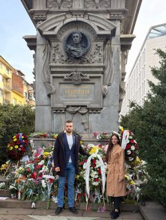 На 19 февруари представители на Студентски съвет при УНСС взеха участие в церемония пред паметника на Апостола на свободата🕊️, където бяха поднесени венци и цветя в знак на признателност.💐

Заедно с делегацията на Националното представителство на студентските съвети в Република България те отдадоха почит към делото и паметта на Васил Левски по повод 153 години от обесването му. 

🇧🇬 Делото на Апостола продължава да вдъхновява поколения българи със своята смелост, нравствена чистота и всеотдайна любов към родината.❤️

Нека пазим неговия завет📜 и се стремим да бъдем достойни наследници на саможертвата му.