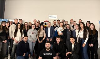 За поредна година студенти 👩‍🎓👨‍🎓 от Университета за национално и световно стопанство 🎓 взеха участие в Зимен университет ❄️⛷️🏂, организиран от Национално представителство на студентските съвети @npss.bg 🇧🇬🤝 и Асоциация за университетски спорт "Академик" @aus_akademik 🏅🏆. Зимен университет се проведе в периода 16.03.2026 г. до 19.03.2026 г. 🗓️ в курортния комплекс Пампорово 🏔️🌲🎿
🌐 Повече може да прочетете на нашия сайт ⤵️
https://sc.unwe.bg/?p=26259